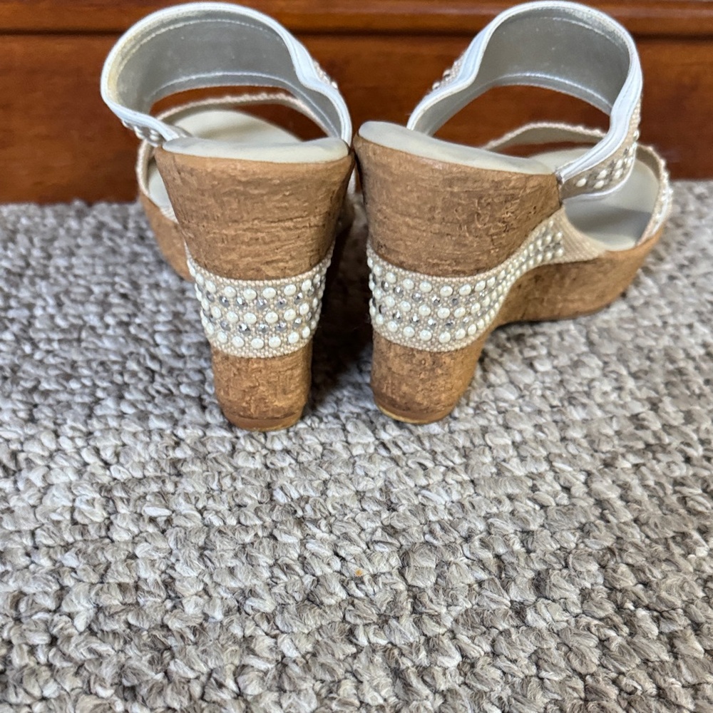 Elegant Beaded White and Tan Wedge Sandals - Picture 3 of 4